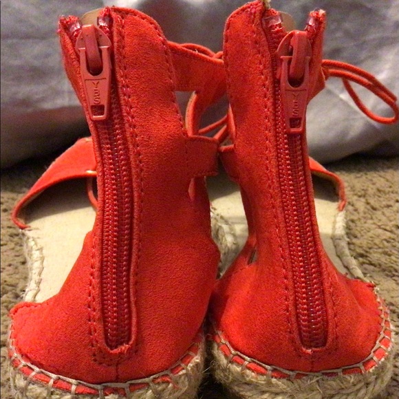Red Sandals - Picture 4 of 4
